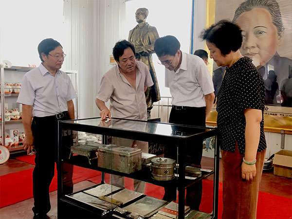 新泰市政协主席夏念新、人大副主任渠红梅参观白求恩博物馆
